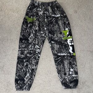 G59 I No Longer Fear the Razor Guarding My Heel Camo Sweatpants - L